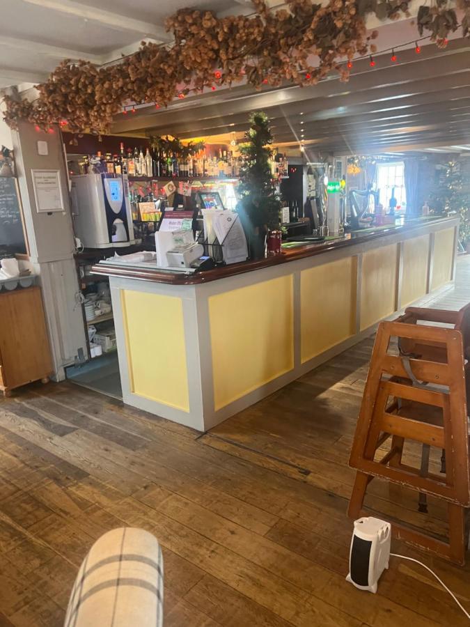 Coach And Horses Inn 펜젠스 외부 사진